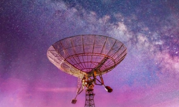Ilustrasi deteksi sinyal radio dari eksoplanet. (Foto: via Science Alert)