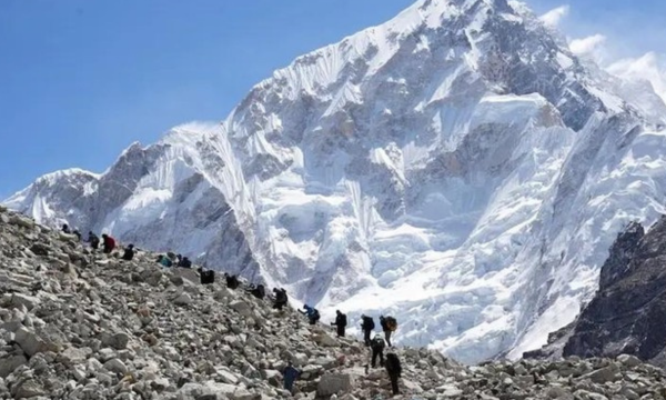 Ilustrasi para pendaki Gunung Everest. (Foto: dok. Reuters)