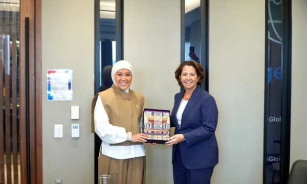 Menteri Komunikasi dan Digital Meutya Hafid dalam pertemuan bilateral dengan President Microsoft 
Global Affairs Lisa Monaco di New York, Amerika Serikat, Rabu (23/09/2026). Foto: Dok. Komdigi
