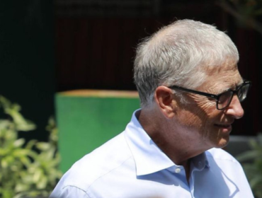 Presiden RI Prabowo Subianto bersama tokoh filantropi dunia Bill Gates 
meninjau langsung pelaksanaan Program Makan Bergizi Gratis (MBG) di 
SDN Jati 03, Pulo Gadung, Jakarta Timur, Rabu, (7/5/2025). (Foto: CNBC 
Indonesia/Muhammad Sabki)
