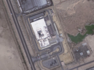 Pusat data AWS di Abu Dhabi, UEA seperti terlihat pada 2 Maret 
2026. Serangan drone Iran merusak pusat data tersebut pada 1 
Maret. (Foto: Planet Labs PBC)
