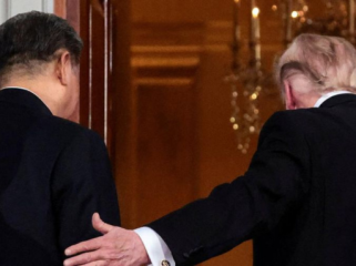 Respons Tak Terduga China Setelah Trump Tiba-Tiba Rombak Nama AI (Foto: REUTERS/Evelyn Hockstein)