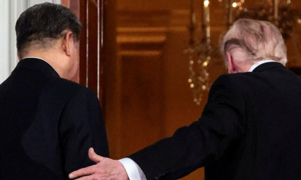 Respons Tak Terduga China Setelah Trump Tiba-Tiba Rombak Nama AI (Foto: REUTERS/Evelyn Hockstein)