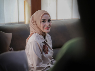 Tim Penggerak (TP) PKK Kota Bogor menjalin kerja sama dengan Lembaga Penyiaran Publik (LPP) Radio Republik Indonesia (RRI) Bogor dalam penyebarluasan informasi dan edukasi program pemerintah kepada masyarakat.

Penandatanganan nota kesepahaman (MoU) dilakukan langsung oleh Ketua TP PKK Kota Bogor, Yantie Rachim bersama Kepala LPP RRI Bogor, Nordiana di Kantor LPP RRI Bogor, Jalan Pangrango, Kota Bogor, Selasa (22/9/2026).