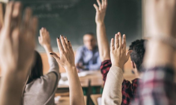 Universitas di China menghapus jurusan tradisional akibat perkembangan AI, 
beralih ke program baru di bidang teknologi dan robotika. (Foto: iStockphoto)