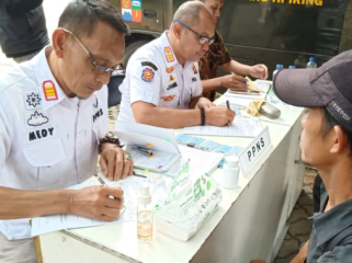 Sebanyak 15 orang, terdiri dari 13 warga sipil dan 2 pelajar, terjaring dalam inspeksi mendadak (sidak) Kawasan Tanpa Rokok (KTR) yang digelar Pemerintah Kota (Pemkot) Bogor di kawasan Alun-Alun dan di angkutan kota (angkot), Jumat (25/9/2026).