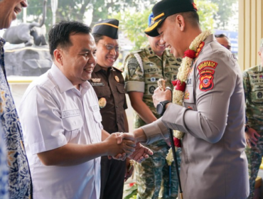 Ketua DPRD Kota Bogor, Dr. Adityawarman Adil, menghadiri upacara penerimaan Kapolresta Bogor Kota di Mako Polresta Bogor Kota, Selasa (29/9/2026).