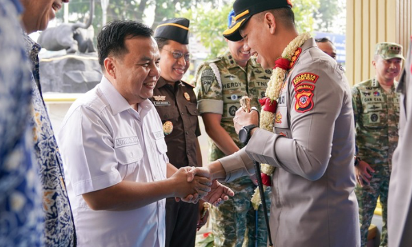 Ketua DPRD Kota Bogor, Dr. Adityawarman Adil, menghadiri upacara penerimaan Kapolresta Bogor Kota di Mako Polresta Bogor Kota, Selasa (29/9/2026).