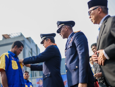 Wali Kota Bogor, Dedie A. Rachim menjadi inspektur upacara pada peringatan Hari Perhubungan Nasional tingkat Kota Bogor yang dilaksanakan di Halaman Kantor Dinas Perhubungan (Dishub) Kota Bogor, Jalan Raya Tajur, Kamis (24/9/2026).