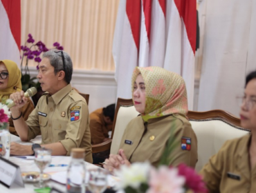 Wali Kota Bogor, Dedie A. Rachim, membuka Evaluasi Kinerja Pemerintahan Digital Kota Bogor Tahun 2026 bersama Asesor Kementerian Pendayagunaan Aparatur Negara dan Reformasi Birokrasi (KemenPANRB) di Paseban Suradipati, Balai Kota Bogor, Selasa (22/9/2026).