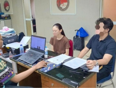 Selebgram Julia Prastini atau Jule atau JP ditangkap Satresnarkoba Polresta Bandara Soekarno-Hatta terkait kasus narkoba. Jule ditangkap di apartemen kawasan Cilandak, Jakarta Selatan, setelah menerima paket berisi vape narkoba.
