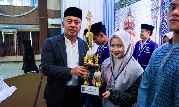 Tabuhan bedug yang dibunyikan oleh Sekretaris Daerah (Sekda) Kota Bogor, Denny Mulyadi, resmi menutup Musabaqah Tilawatil Quran (MTQ) ke-45 tingkat Kota Bogor Tahun 2026.