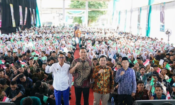 ‎ Ketua DPRD Kota Bogor, Dr. Adityawarman Adil, memberikan motivasi kepada mahasiswa baru Universitas Ibn Khaldun (UIKA) Bogor dalam acara Taaruf UIKA Bogor di Kampus UIKA Bogor, Rabu (16/9/2026).
‎