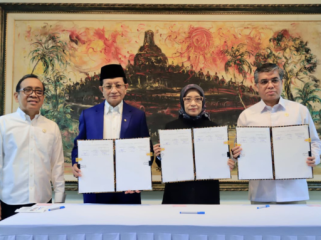 Penetapan Hari Libur Nasional 2027, yang ditandatangani Surat Keputusan Bersama (SKB) Tiga Menteri yang ditandatangani Menteri Agama Nasaruddin Umar, Menteri Ketenagakerjaan Yassierli, dan Menteri Pendayagunaan Aparatur Negara dan Reformasi Birokrasi

(PANRB) Rini Widyantini di Kantor Kementerian Koordinator Bidang Pembangunan Manusia dan Kebudayaan (Kemenko PMK), Jakarta, Selasa (15/9/2026). (foto: kemenaker)