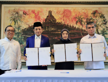 Penetapan Hari Libur Nasional 2027, yang ditandatangani Surat Keputusan Bersama (SKB) Tiga Menteri yang ditandatangani Menteri Agama Nasaruddin Umar, Menteri Ketenagakerjaan Yassierli, dan Menteri Pendayagunaan Aparatur Negara dan Reformasi Birokrasi

(PANRB) Rini Widyantini di Kantor Kementerian Koordinator Bidang Pembangunan Manusia dan Kebudayaan (Kemenko PMK), Jakarta, Selasa (15/9/2026). (foto: kemenaker)