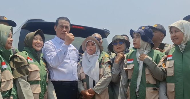 
					Mentan Amran Puji Produktivitas Kedelai UGM