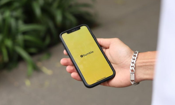 Aplikasi Bumble (Foto: Good Faces Agency on Unsplash)