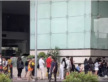 Horor Antrean iPhone 18 Pro, Warga Tunggu Semalaman Hingga Rusuh (Foto: XCeritakitas1hq)
