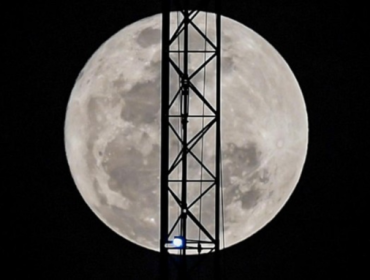 Ilustrasi fenomena astronomi. (Foto: ANTARA FOTO/Muhammad 
Adimaja)
