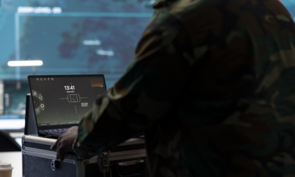 Ilustrasi. PBB memperingatkan risiko penggunaan AI militer yang dapat 
menghilangkan peran manusia dalam keputusan. (Foto: istockphoto/Dragos 
Condrea)
