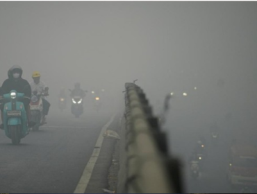 Kualitas udara di Palembang membaik dari kategori berbahaya menjadi tidak 
sehat. Penurunan ini berkat operasi modifikasi cuaca untuk atasi kabut asap. 
(FOTO:REUTERS/Abriansyah Liberto).
