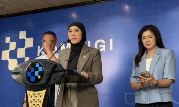 Menkomdigi menyatakan tak sepakat AI direm, tetapi menyoroti pentingnya 
safety by design. (Foto: CNN Indonesia/ Vandeniar Kennindya)
