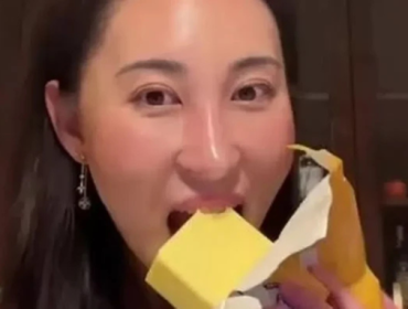 Ramai Tren Mukbang Mentega di TikTok, Ini Kata Pakar (Foto: TikTok 
@steakandbuttergal)
