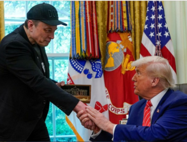 Trump Disebut Telepon Elon Musk, Minta Starlink Ukraina 
Dipulihkan. (Foto: REUTERS/Nathan Howard)
