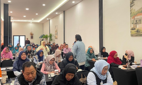 Dosen Sains Komunikasi FISIP Unida Dorong Pelaku Usaha Desa Susun Strategi Komunikasi Berbasis Keunggulan Produk dan AI (photo : msy)