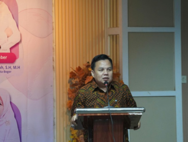 HUMPROPUB – Ketua DPRD Kota Bogor, Dr. Adityawarman Adil, menghadiri kegiatan talkshow bertajuk “Bekal untuk Anak, Perlindungan untuk Masa Depan” yang digelar melalui kolaborasi Ikatan Istri Anggota Dewan (IKIAD) Kota Bogor dan Komisi Perlindungan Anak Indonesia Daerah (KPAID) Kota Bogor, Jumat (9/10/2026). (photo : hmp)