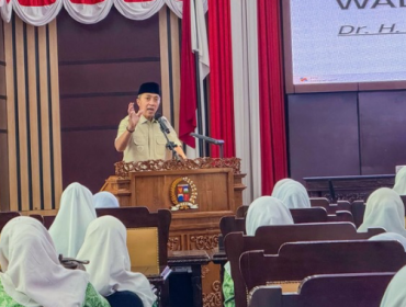 Wali Kota Bogor, Dedie A. Rachim, mengajak Pengurus Cabang Fatayat Nahdlatul Ulama (NU) Kota Bogor untuk berkontribusi dalam mendukung program Pemerintah Kota (Pemkot) Bogor, khususnya di bidang pendidikan dan lingkungan hidup. (photo : kominfo) 