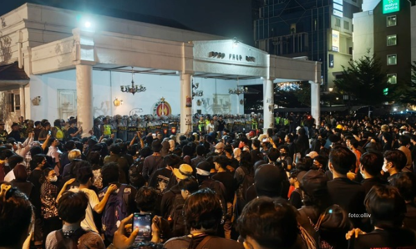 demo 2 tahun prabowo gibran di jogjakarta. (foto: ollive)