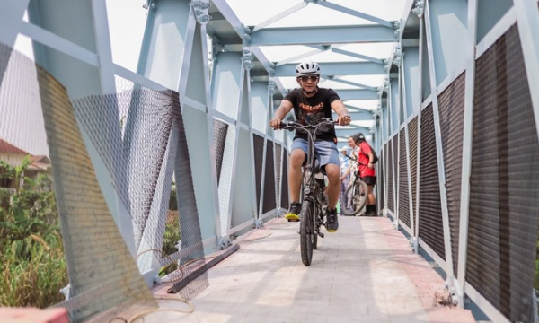 Kota Bogor -Dalam waktu dekat, warga Kelurahan Paledang, Bogor Tengah, dan Kelurahan Pasir Jaya, Bogor Barat, bisa menggunakan akses baru berupa jembatan yang menghubungkan kedua wilayah tersebut. (photo : kominfo)