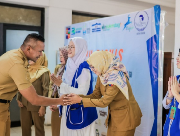 Kota Bogor - Wakil Wali Kota Bogor, Jenal Mutaqin, menyebut pertumbuhan ekonomi dari tahun 2024 hingga saat ini terus menunjukkan tren peningkatan. Hal itu tidak terlepas dari peran individu maupun kelompok UMKM di Kota Bogor. (photo : kominfo)