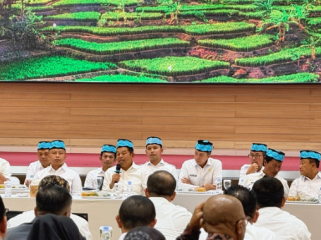Kota Bogor - Pemerintah Kota (Pemkot) Bogor mengikuti Rapat Koordinasi antara Pemerintah Provinsi Jawa Barat dengan pemerintah kabupaten/kota terkait pelayanan kesehatan, pendidikan, pelayanan asuransi ketenagakerjaan, serta pengawasan dan peningkatan kepatuhan pelaporan pajak penghasilan melalui Nomor Identitas Tempat Kegiatan Usaha (NITKU). ( photo : kominfo )