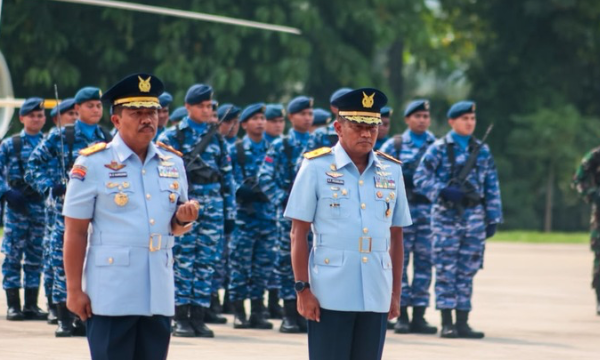 Kota Bogor - Wali Kota Bogor, Dedie A. Rachim, menghadiri upacara serah terima jabatan (sertijab) Komandan Grup 2 Helikopter Koopsau di Shelter Skadron, Pangkalan TNI Angkatan Udara (Lanud) Atang Sendjaja, Selasa (13/10/2026). (photo : kominfo)