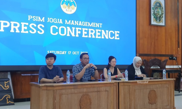 konfrensi pers pemecatan Pelatih PSIM Jogja Jean Paul Van Gastel. (foto: ollife)