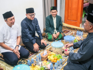 Kota Bogor - Wali Kota Bogor, Dedie A. Rachim, mengajak untuk bersama-sama mendoakan agar kondisi Indonesia semakin baik. Ia juga mengajak masyarakat mendoakan agar Indonesia senantiasa terjaga dan dilindungi dari berbagai bencana.
(photo : kominfo)