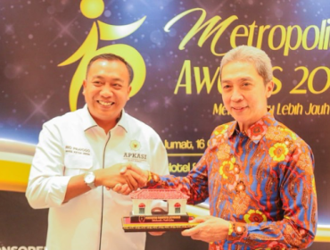 Wali Kota Bogor, Dedie A. Rachim, meraih penghargaan Metropolitan Award 2026 sebagai Tokoh Inovasi Pelestarian Budaya Sunda. (photo : msy)