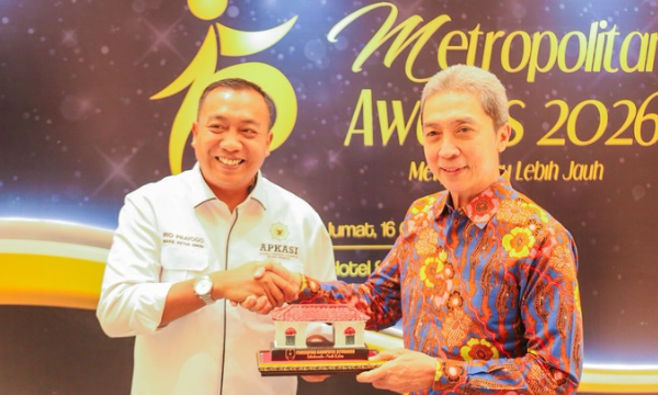 Wali Kota Bogor, Dedie A. Rachim, meraih penghargaan Metropolitan Award 2026 sebagai Tokoh Inovasi Pelestarian Budaya Sunda. (photo : msy)