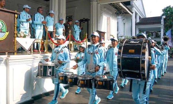 Ketua DPRD Kota Bogor, Dr. Adityawarman Adil, menghadiri pelepasan kontingen Kota Bogor yang akan berlaga pada Pekan Olahraga Provinsi (PORPROV) XV Jawa Barat Tahun 2026. Kegiatan tersebut berlangsung di Plaza Balai Kota Bogor, Senin 26 Oktober 2026. (photo : kominfo)