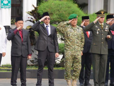 Ketua Komisi IV DPRD Kota Bogor, Fajar Muhammad Nur, menyoroti empat persoalan yang dinilai perlu menjadi perhatian dalam upaya meningkatkan kualitas generasi muda, yakni lapangan kerja, keamanan lingkungan sekolah, perlindungan remaja perempuan, serta akses layanan kesehatan.
‎(photo : kominfo)