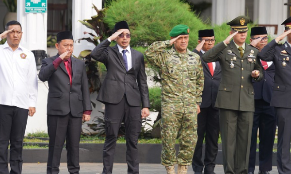 Ketua Komisi IV DPRD Kota Bogor, Fajar Muhammad Nur, menyoroti empat persoalan yang dinilai perlu menjadi perhatian dalam upaya meningkatkan kualitas generasi muda, yakni lapangan kerja, keamanan lingkungan sekolah, perlindungan remaja perempuan, serta akses layanan kesehatan.
‎(photo : kominfo)